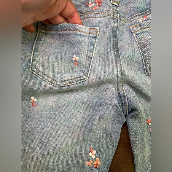 CAT & JACK HIGH RISE STRAIGHT FLORAL JEANS SZE 4 GRLS - Picture 6 of 8